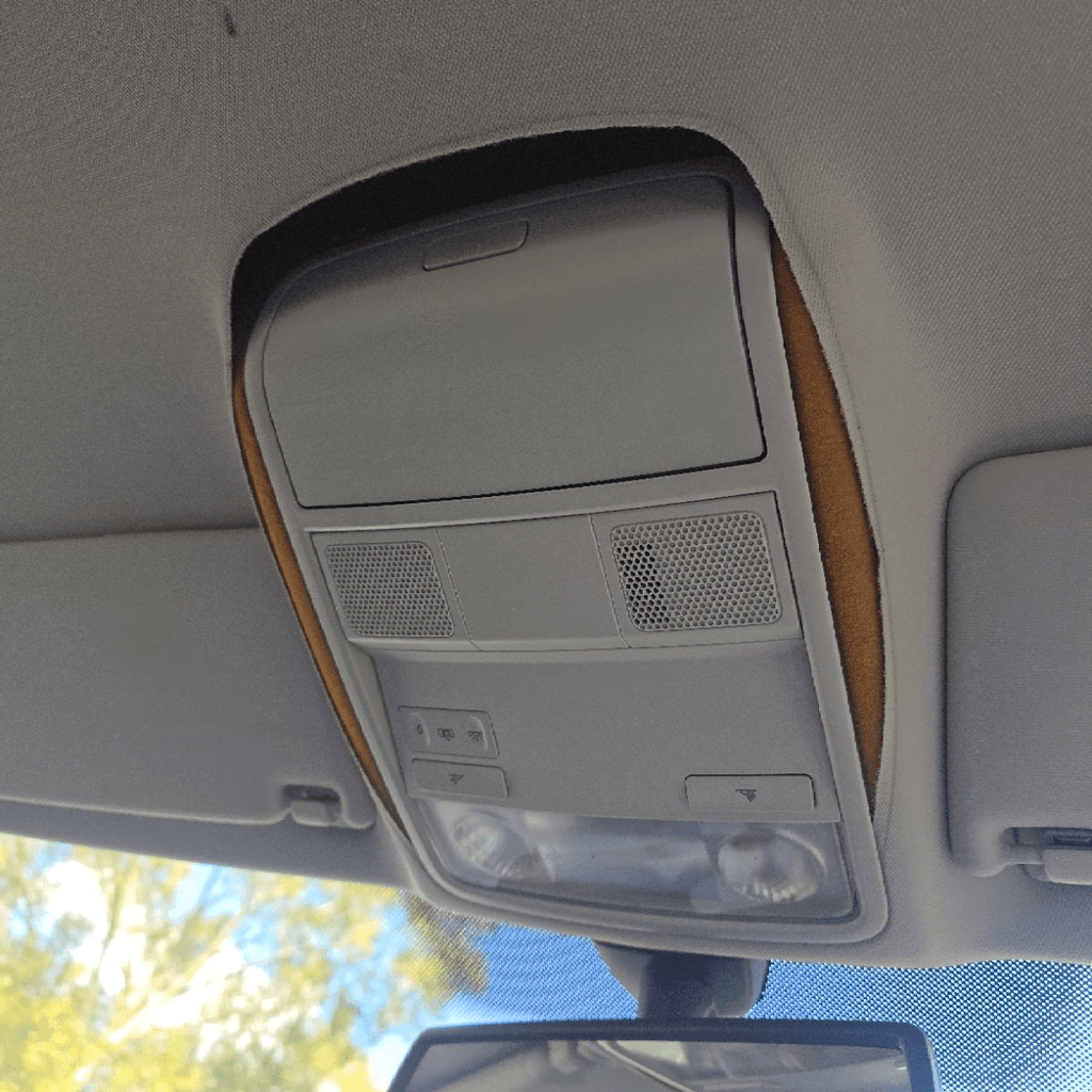 Foto bij klus: Reattach Volkswagen Golf headliner fabric in Hoofddorp
