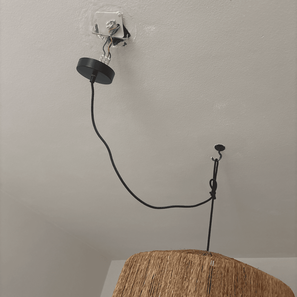 Foto bij klus: Plafond- en bedlampen veilig aanpassen in Amsterdam